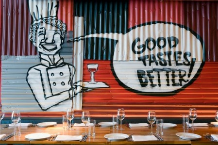 422859-10150824189744838-844151102-n_28_550x366